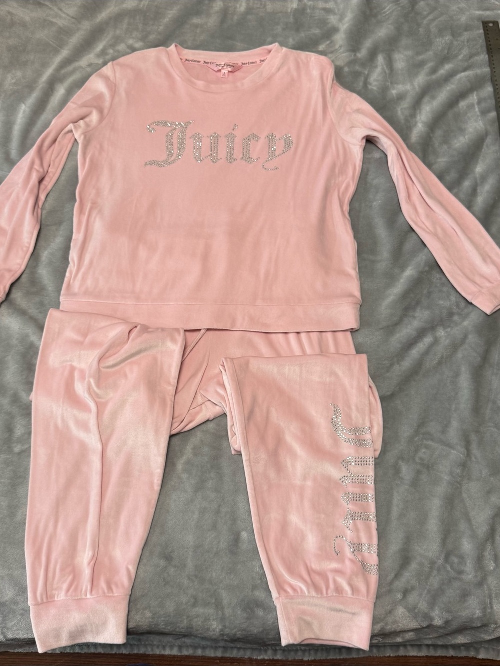 Juicy Couture Girls' Light Pink Velour Pajama Set with Rhinestone Juicy Logo 2YK